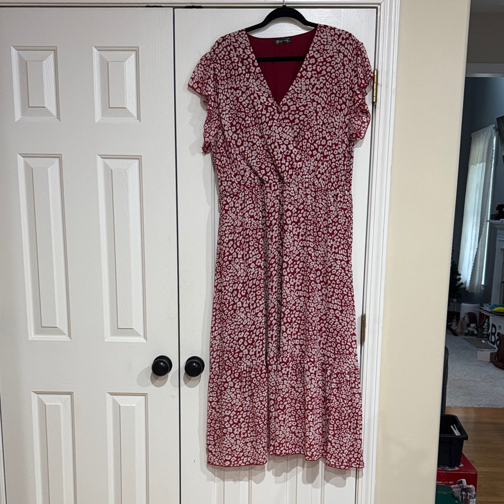 Chic Floral Maxi Dress in Red